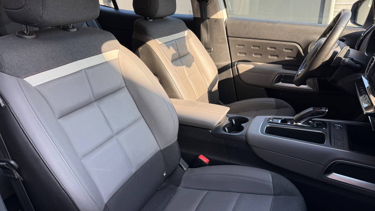Front seats of the Citroën C5 Aircross