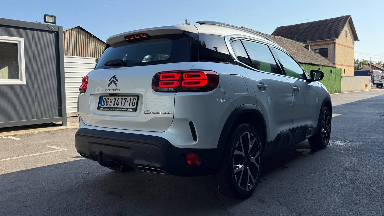 Rear three-quarter view of the Citroën C5 Aircross