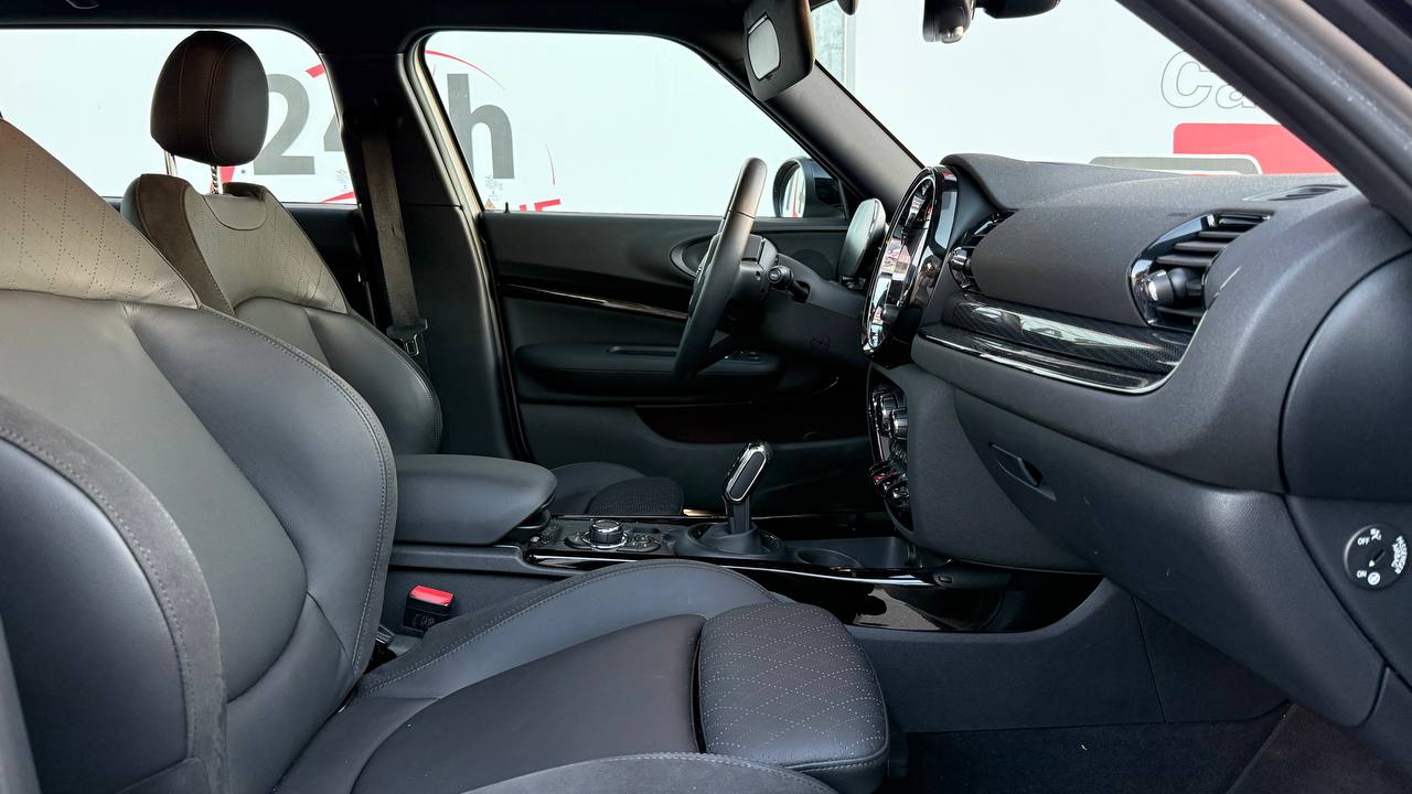 MINI Clubman front seats