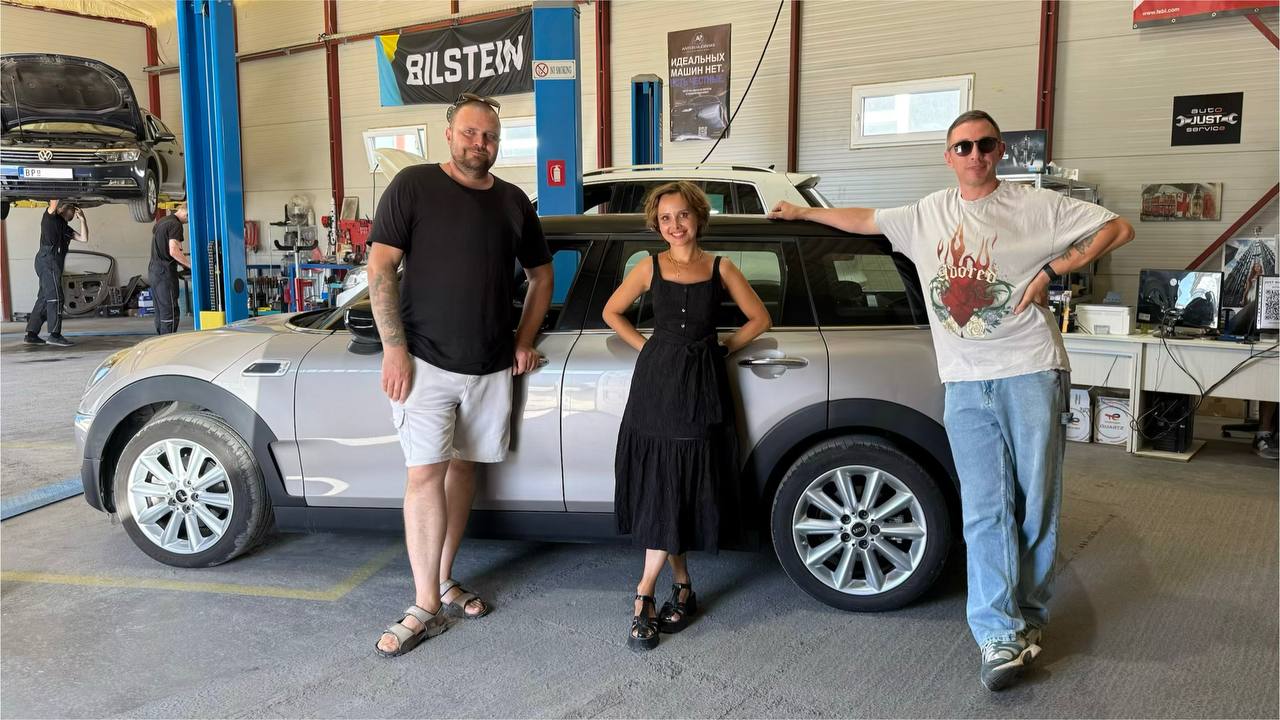 The owners and team beside the MINI Clubman at handover