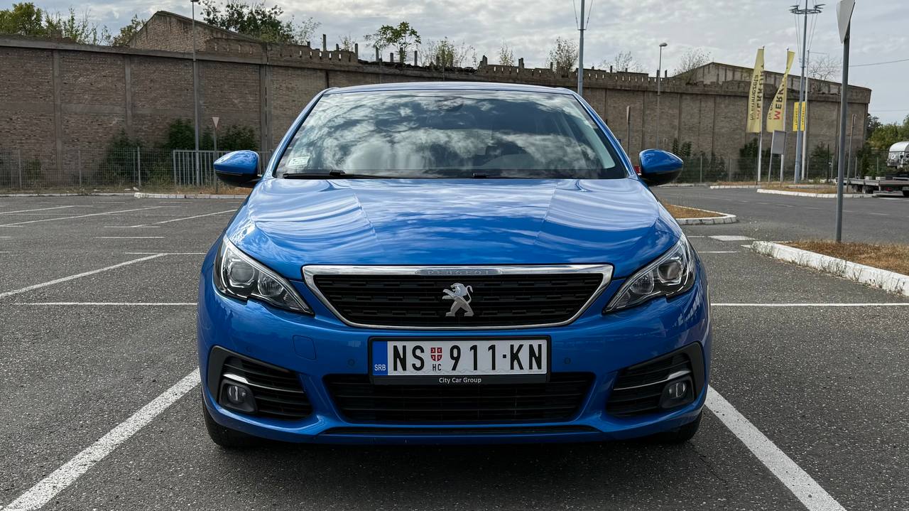 Front view of the Peugeot 308 SW